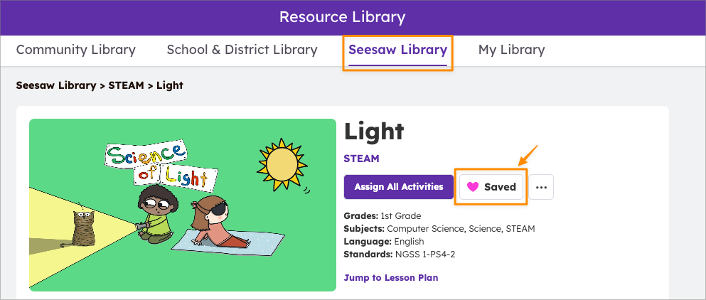 Interfaz de la Biblioteca de Seesaw mostrando una lección guardada titulada 'Light' bajo la categoría STEAM. El botón 'Guardado' con un icono de corazón rosa está resaltado, y la pestaña 'Biblioteca de Seesaw' está seleccionada en el menú de navegación.